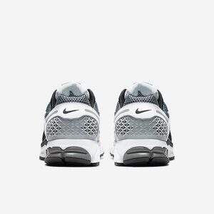 Nike Men's Zoom Vomero 5 Shoes